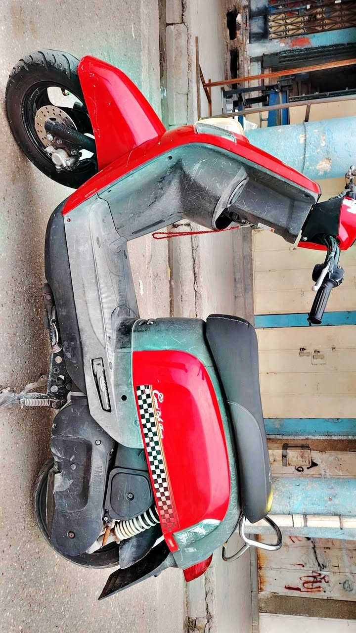 سلام عليكم حبايب كلبي دراجه بوليس نوزل ياباني دراجه صارله عشر ايام من منزله وجديده ماشيه 19 الف ومختمه ختم واحد ويه لمكينه سعر دراجه مليون وبيه مجال حك لجيه لعنوان بغداد شارع فلصطين ولي حب يستفسر هاذه رقمي ***********
