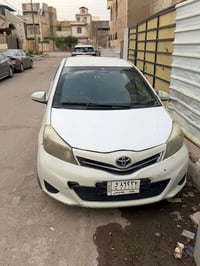 للبيع 🚗 يارس 2013 هاتشباك لون أبيض 🤍   السيارة بحالة واستعمال يومي مرت...