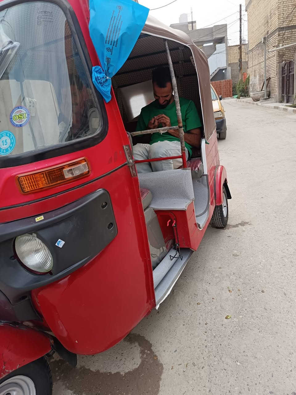 تكتك للبيع موديل 17رقم وسنويه بيه بس لغد معمره تعمير لبالك رقمي *********** مكان بغداد رأسه شارع 20
