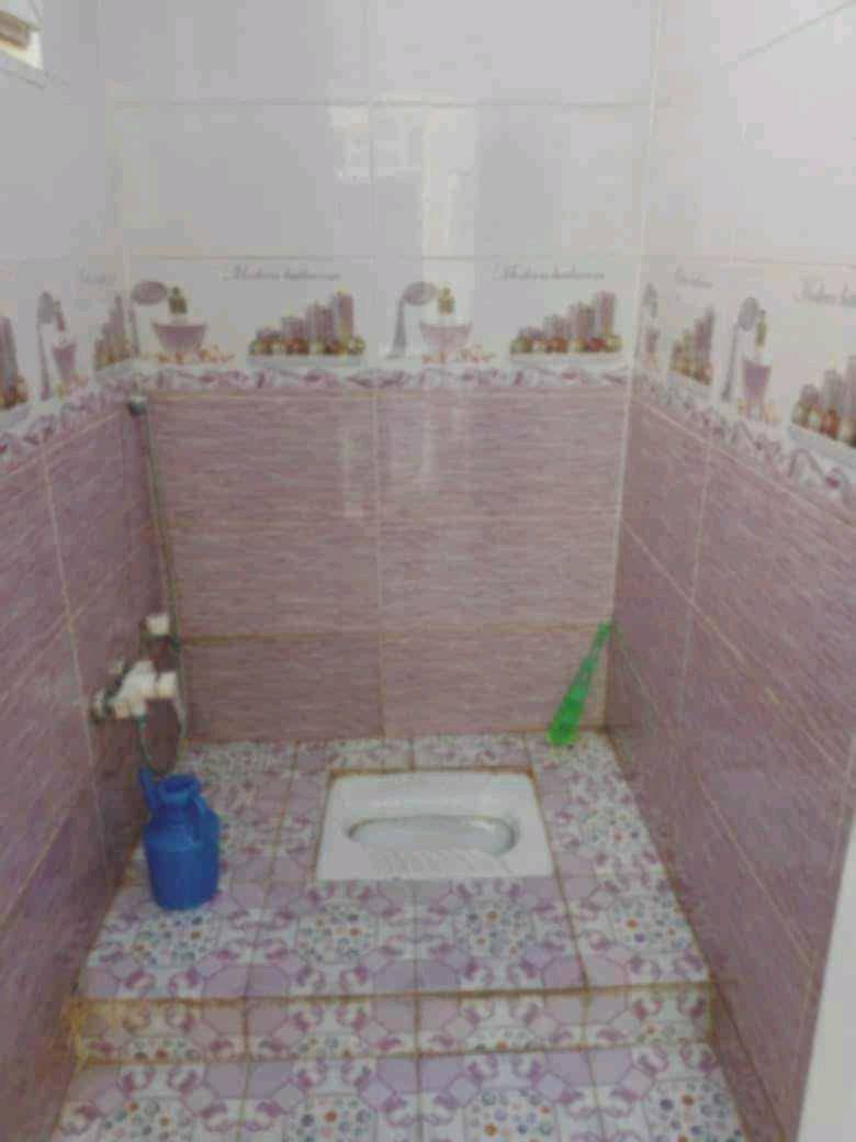 *🏡 بيت للبيع - الجمعية / شارع الوائلي*  
*موقع مميز قريب من مستشفى الأماني + مقابل حديقة الأرجوان*

*📐 المساحة:* 220م + مشتمل  
*🏗️ التفاصيل:*
- *الطابق الأرضي:* 3 غرف نوم + صالة + استقبال + مطبخ حار وبارد + حمام خارجي
- *الطابق الثاني:* غرفة نوم + حمام داخلي  
- *المشتمل:* غرفة + صالة + صحيات + غرفة فوق السطح تابعة للبيت

*✨ المميزات:*
1. *سايدين على شارع الوائلي* - واجهتين وتهوية ممتازة
2. *موقع استراتيجي:* مسافة قريبة على مستشفى الأماني
3. *مقابل حديقة الأرجوان**🏡 بيت للبيع - الجمعية / شارع الوائلي*  
*موقع مميز قريب من مستشفى الأماني + مقابل حديقة الأرجوان*

*📐 المساحة:* 220م + مشتمل  
*🏗️ التفاصيل:*
- *الطابق الأرضي:* 3 غرف نوم + صالة + استقبال + مطبخ حار وبارد + حمام خارجي
- *الطابق الثاني:* غرفة نوم + حمام داخلي  
- *المشتمل:* غرفة + صالة + صحيات + غرفة فوق السطح تابعة للبيت

*✨ المميزات:*
1. *سايدين على شارع الوائلي* - واجهتين وتهوية ممتازة
2. *موقع استراتيجي:* مسافة قريبة على مستشفى الأماني
3. *مقابل حديقة الأرجوان*