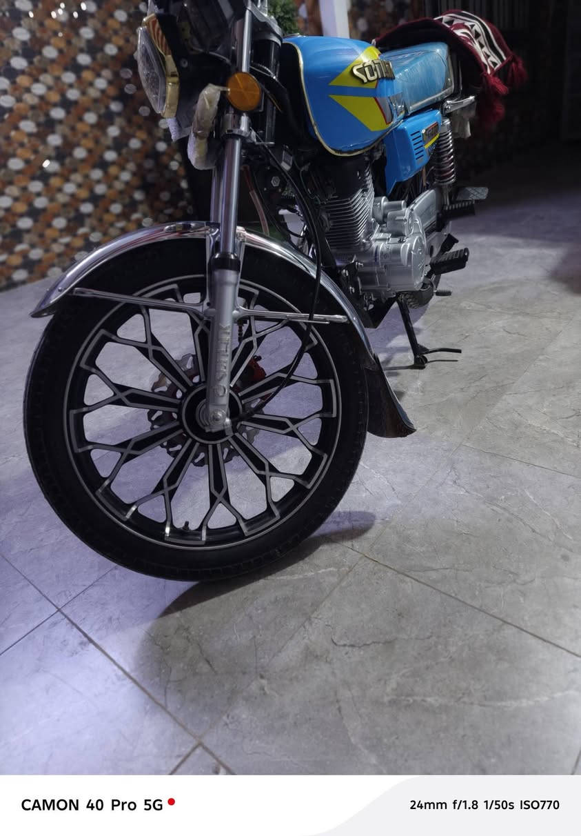 السلام عليكم ورحمة الله وبركاته
للبيع دراجه سيفان سونك الاصلي
دراجه نضيفه برغي🔩 مامفتوح بيه 
بعده على الوكاله وبيدي مطلعه من الوكاله 
محرك مكفول وشلعه ومعدل 
وخير من الله والشراي بي خير ويدلل 
السعر 800 وبيه مجال للشراي 
أوراق📑 
للاستفسار الاتصال على الرقم
***********
المكان. الحله الحمزه الغربي ..
