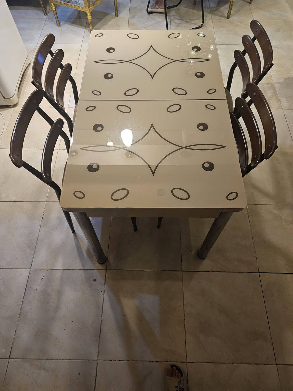 السلام عليكم ....يوجد ميز طعام للبيع بسعر مناسب واربع كراسي تكون هديه


**إذا كنت صاحب هذا الإعلان وتريد حذفه لأي سبب، رجاءا أرسل رسالة إلى الدعم الفني**