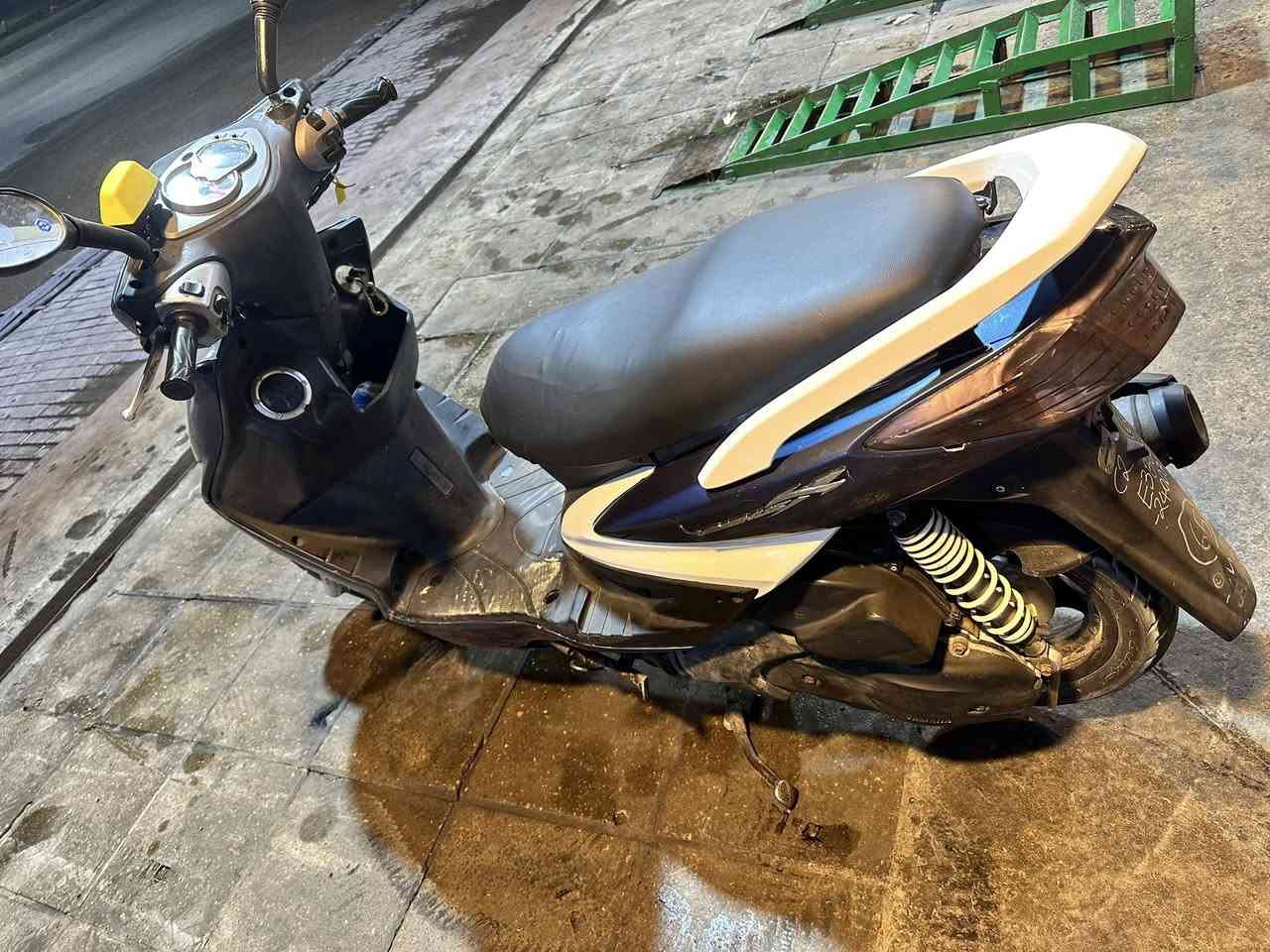 *********** مكاني لبياع لمعالف دراجه نضيفه
