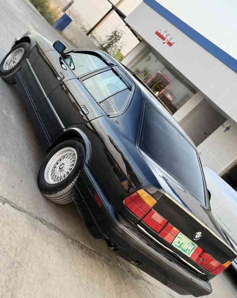 موديل 1993 شرط تحويل و وكالة /وكالة عامة مطلقة باسمنا شرط تحويل سنوي اخضر 
الشرعي موجود / تحويل 100‎%‎ 
محرك 525  كبس دجتال گير عادي
گيرو محرك بشرط اربع تايرات جديد بلباكيت 
سلايت+ تبريد +  استيرن ارباك 
سيارة نشاط فووول درجة ممتازة
لايتات القة ويالة عنكبوت اصلي بي ضربة خفيف من صندوق بجم كبس حدادية 90‎%‎ كهربائيات شغال شرط سيارة حلوة و گاعدة جام كهربائي 
دبلات بونيد و صندوق ✅بطارية جديد جام امامي بولورايس رياضي اسبورت گيجات كل شغال استوب ABS //// سعر 48 ورقة و بي مجال قليل مكان سيارة ناحية قصروك تابع شيخان اذا شراي خابر و تدلل ***********
بي واتساب مواصافتها كل مكتوب عل منشور رجاءن لاتعبني و لاتعبك و سلام عليكم و رحمة الله و بركاتة
