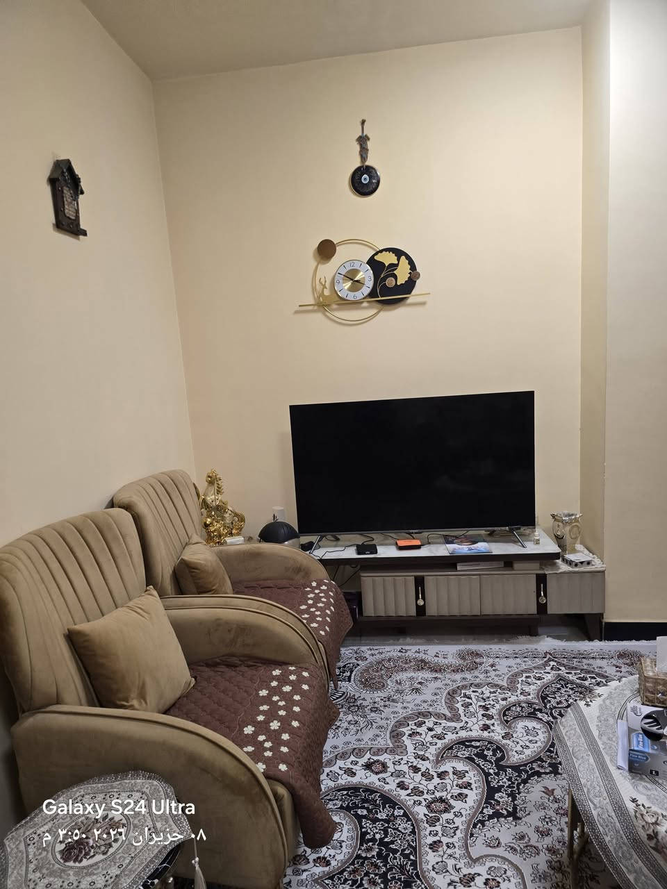 شقة في مجمع الامل السكني رقم 1 طابق اول، المساحة 110 عدد الغرف 2 ومشتملات رقم العمارة 28 شقه 6، مكان جيد وخدمات وقريب على سنتر الساعة، الشقه مع الاثاث بسعر بدون اثاث بسعر 195 وبيها مجال للجادين للتواصل على الرقم *********** او الرقم ***********
