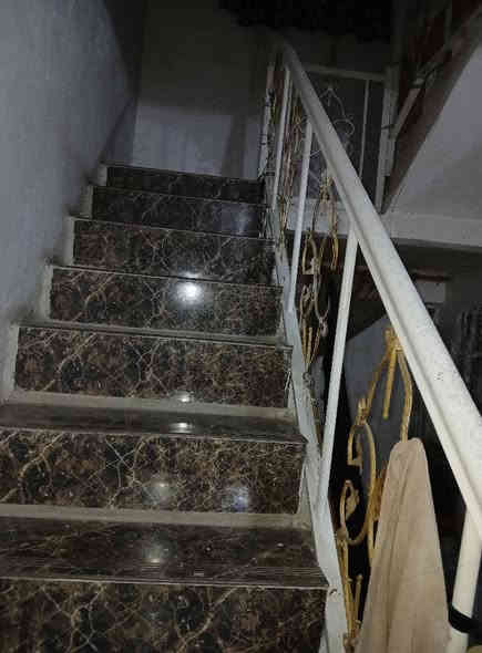 دار للبيع حي الوحدة الثانيه قرب روضة البيارق المساحه ١٧٠ الواجهه ٨ ونص نزال ٢٠  طابو صرف بأسمي  بناء طابقين ٢٠١٨
مرتفع متر عن الشارع بناء عكاده
الطابق الاول
غرفة نوم استقبال  صاله مطبخ حمام منور عدد٢ كما موضح في الصور
الطابق الثاني
غرفتين نوم  وصاله وصحيات  بالاضافه إلى سطحين كبير وصغير
للاستفسار  موبايل ***********
