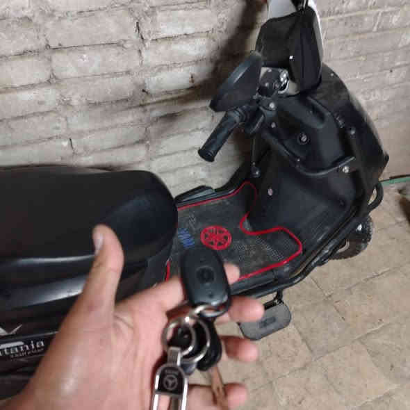 عندي هاي الدراجه للبيع سعر 900وبي مجال انطيك هيه شرط تجي تفحص وتاخذه وتروح نضيفه حيل ***********
