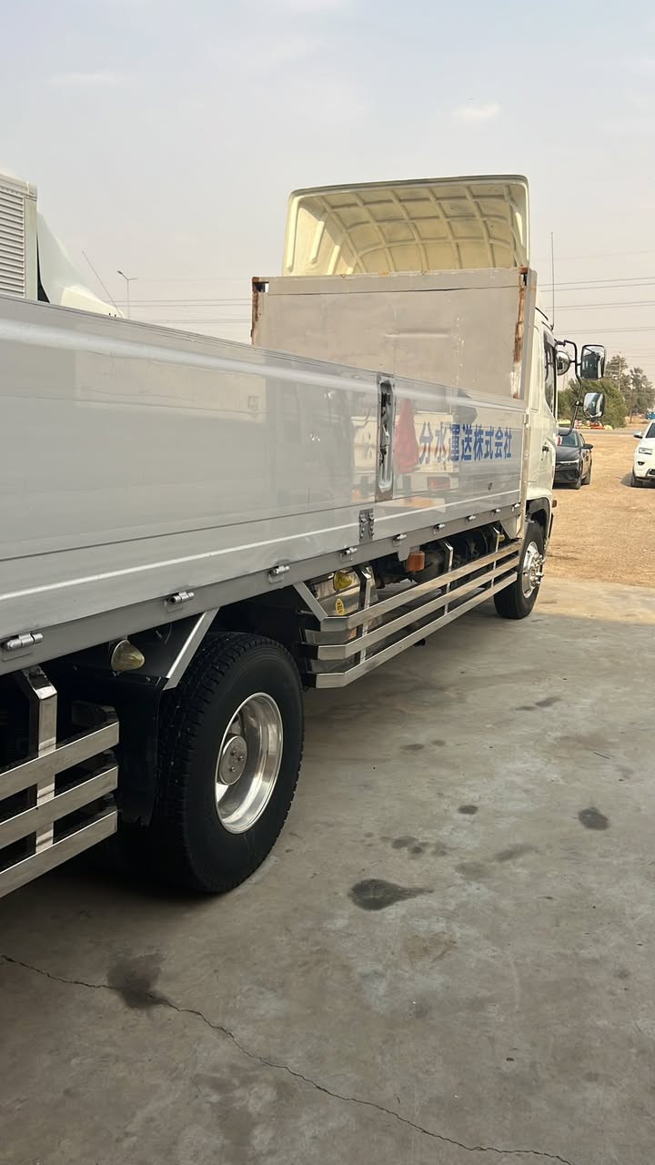 السلام عليكم سياره للبيع موديل 2017 دخول جديد
رقم بغداد مكينه 80عادي سته وربع بلادي تخم تاير 
العنوان واسط الصويرة ***********
