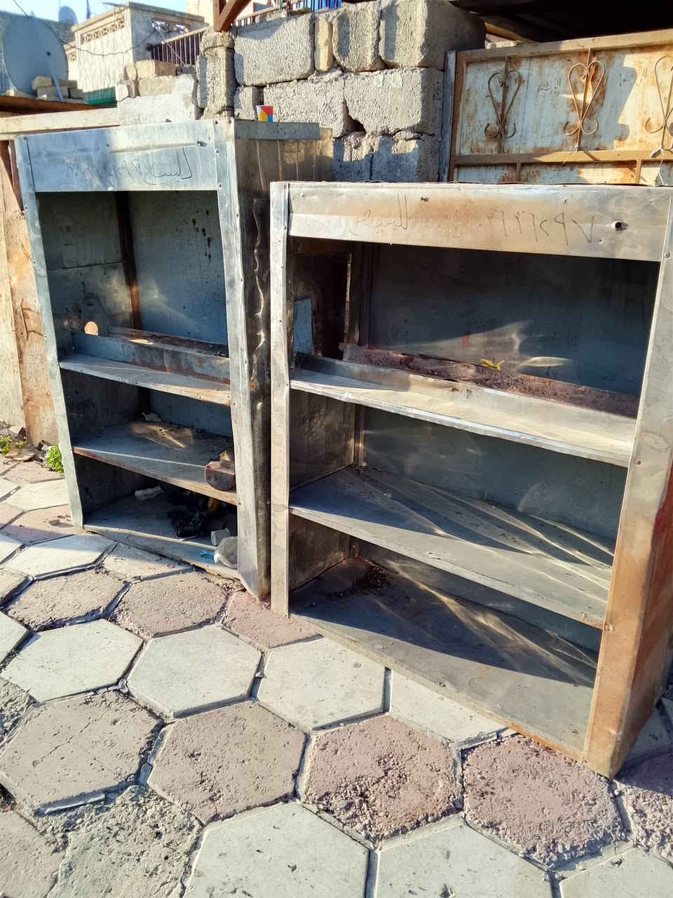 السلام عليكم غراض للبيع مناسبات قيم وأخذ بايرضه الله للاستفسار الاتصال على الرقم ***********
