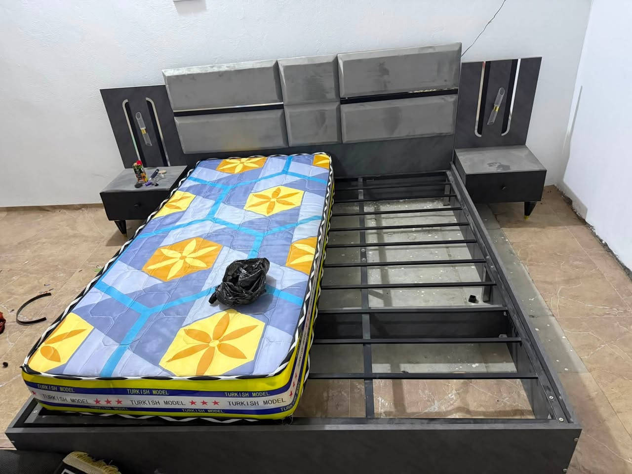 سلام عليكم غرفه تركيه للبيع جديده شادهه صار سبوع غير مستخدمه مشتريهه ٧٧٥نهايتهه ٤٥٠الف عنواني شارع المطار القديم رقمي ***********
