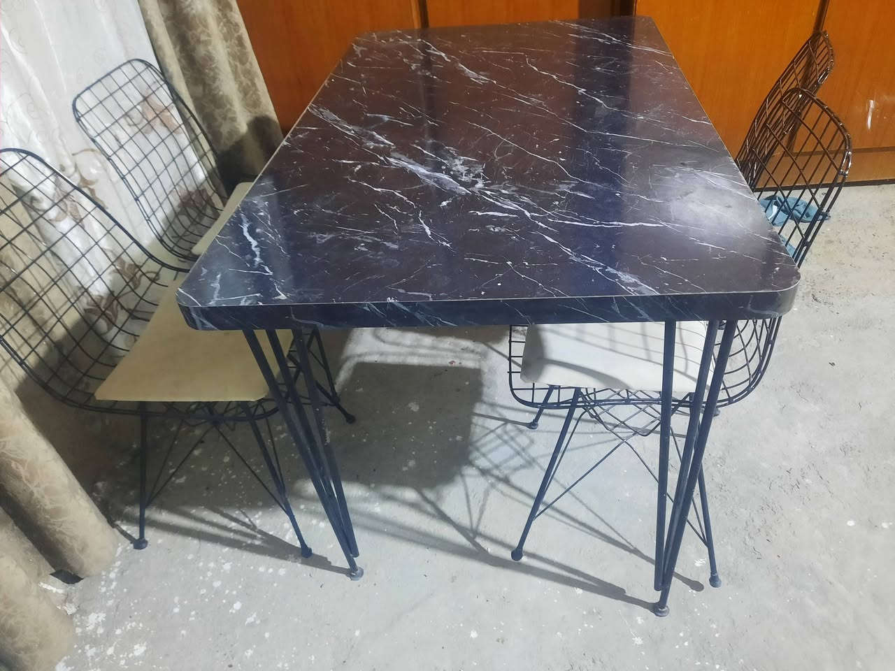 ميز طعام هوه وكراسي ٤ بي بس واحد طاك نضيف كلشي مابي لسعر ٦٠ وبي مجال عنوان الحسينيه الراشديه


**إذا كنت صاحب هذا الإعلان وتريد حذفه لأي سبب، رجاءا أرسل رسالة إلى الدعم الفني**