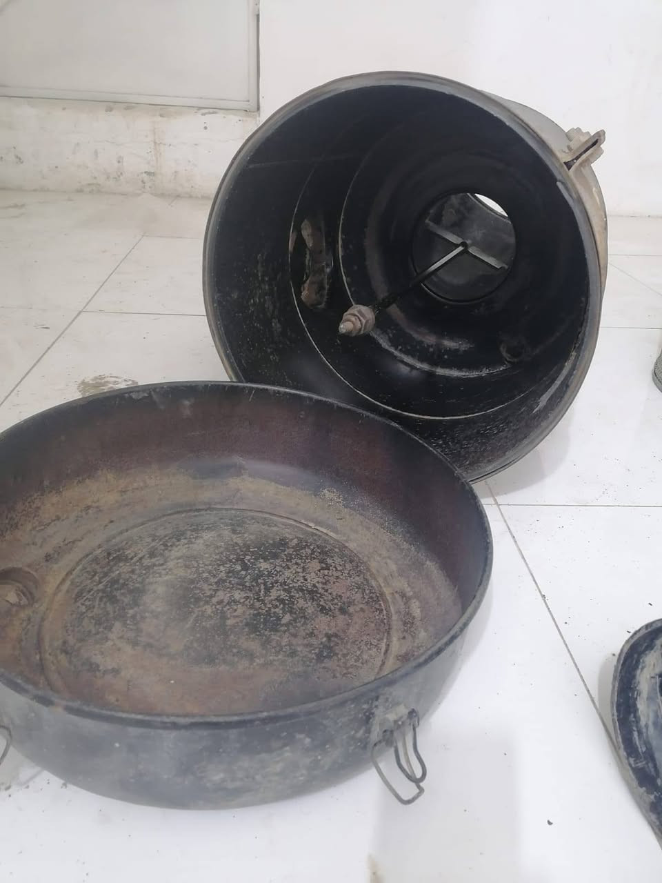 شوتة مان صقر اصلي مستعمل موديل ٩٣ ام برغي عنوان بغداد جرف نداف محل قيصر تصال ***********
