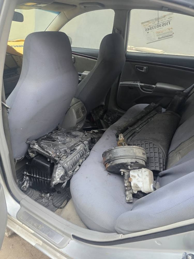 سلام عليكم 

اقره كلشي قبل متتصل رجاااااااء 

هيونداي ازيرا  خليجي 
موديل  2007 
محرك 3300 جديد كارتون 
تبريد ثلج  منضومه كامله جديد مسويهه 760  الف 
سستم صوت انفنتي 8  سماعات 
كشنات جلد 
سلايد روف 
شاشه + كامره بك 
ويل 17  + تخم تاير جديد 
لايتات جدد 
مشي سياره ٣٠٠ الف 
رقم بغداد صدامي    
سياره بيهه حداديه 60% 
وبيهه مكانات جارده 
مكان السياره النجف الاشرف

نواقص 
عنبار 
بريشر 
دكشن 
جويتر 
شوته 
ضفيره محرك شي بسيط محترك 
صونده بانزين 
ABS  
قبق فيوزات فقط
بور ستيرن

مكانهه نجف للتواصل ***********
واتساب  هذا ***********
سعرهه 59 قفل النجف, العراق
