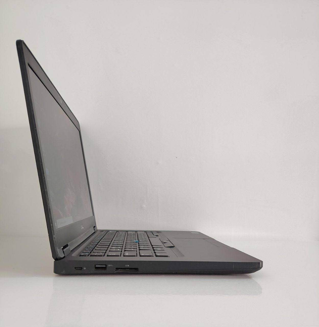🔥 أداء قوي وسعر مناسب

💻 Dell Latitude 5490

لابتوب عملي وممتاز للعمل، الدراسة، وبرامج التصميم الخفيفة بفضل وجود كرت شاشة خارجي.

المواصفات:
• المعالج: Intel Core i7 الجيل الثامن – فئة U
• الرام: 8GB DDR4 (قابل للتطوير)
• التخزين: 256GB SSD M.2 (قابل للتطوير)
• الشاشة: 14 إنچ بدقة FHD

🎮 كرت الشاشة:
• Intel UHD Graphics – 4GB (مدمج)
• NVIDIA GeForce MX130 – 2GB (خارجي)

⌨️ كيبورد عربي / إنكليزي ضوئي ليزري

💰 السعر: 345,000 دينار عراقي
🚚 توصيل مجاني

ضمان شهر بعد الاستلام
فحص الجهاز أمام المندوب
توصيل سريع خلال 48 ساعة
تغليف احترافي
ملحقات كاملة (حقيبة + ماوس + ماوس باد + شاحن أصلي)

📲 واتساب: ***********: بغداد, العراق

