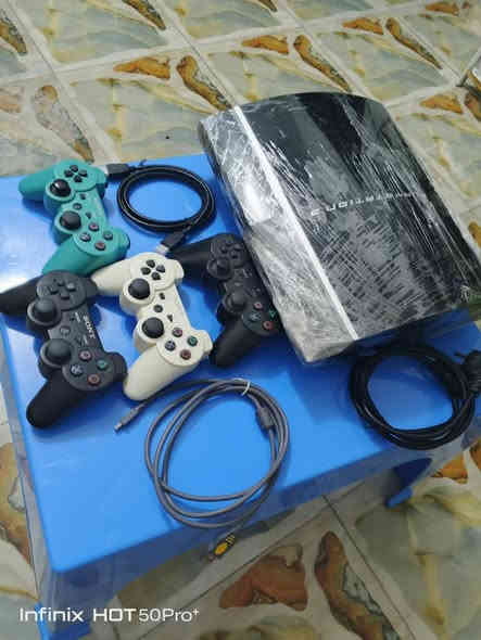 سلام عليكم بلي ثري فات ما مفتوح لوك ستيكر محلقاته كامله واير كهرباء واير شحن جوستك واير اج دي ويه ٤ يدات و٧ العاب بداخله سعره ٧٠ وبي مجال للشراي مكاني نجف *********** 
‏***********
