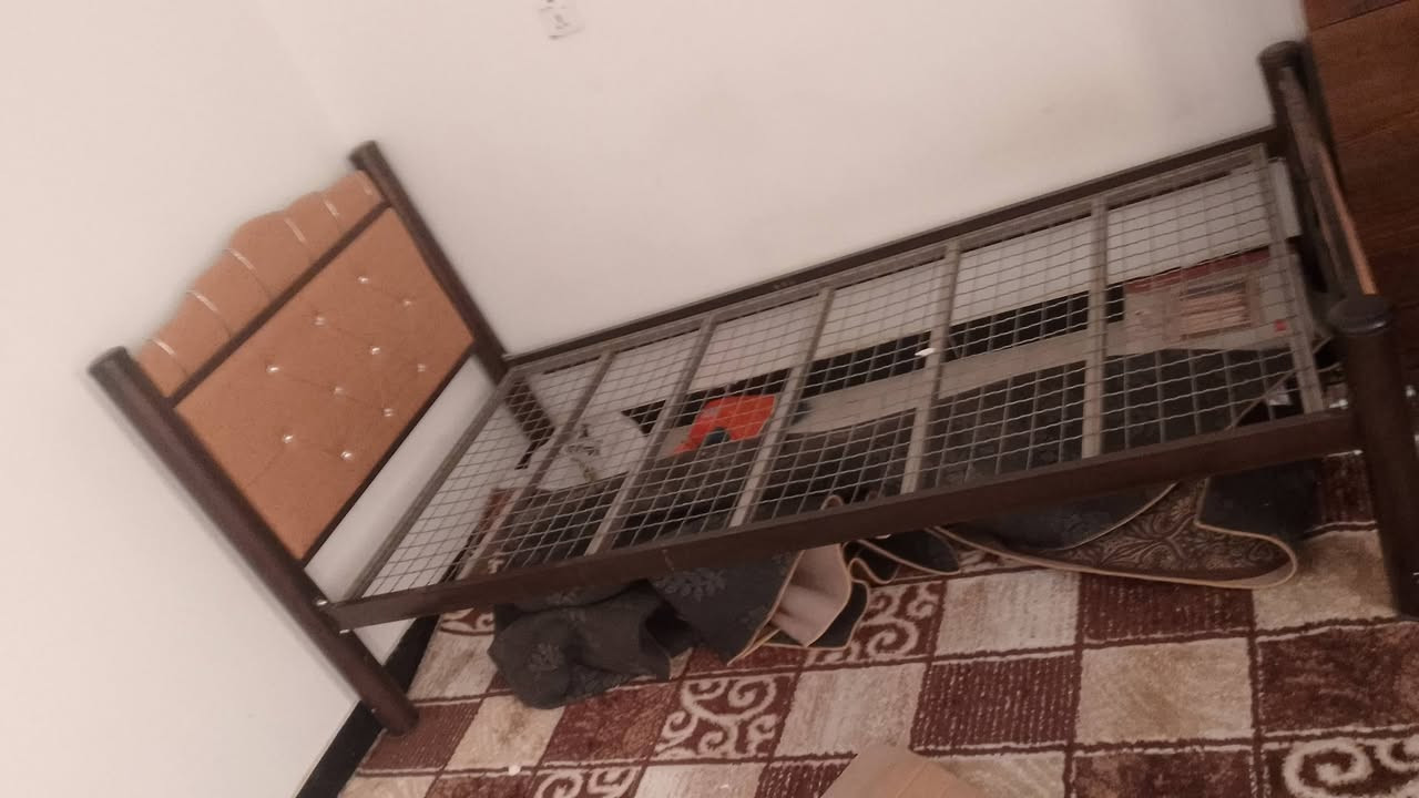 سلام عليكم غراض للبيع  مكان بغداد دورة البوعيثة
كنتور ب25 الف
وجرباية ب30الف
الاتصال***********
