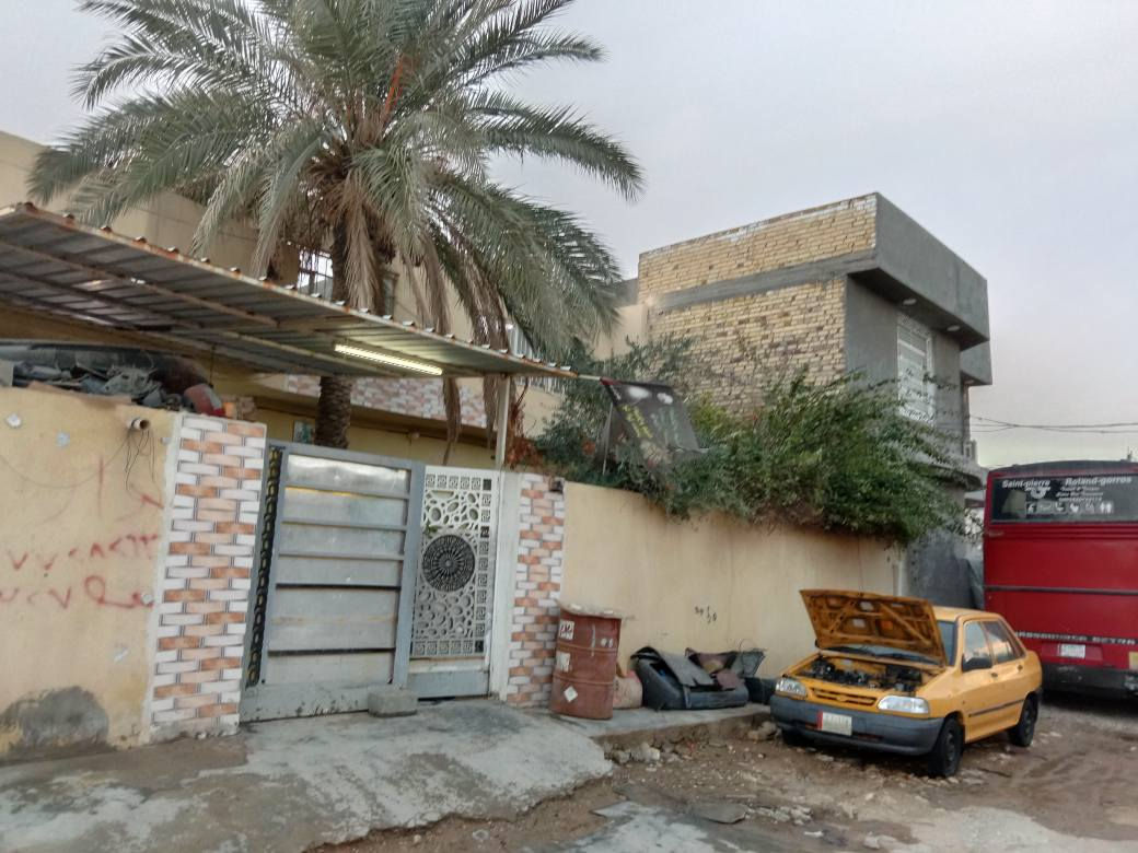 بيت للبيع مساحته 180 متر موقع شارع 80 محيزم مقابل موقف كيات حي الأم علي صلاح زراعي بيه معملاه كمله بل طابو كامل للتطويب شوارع رسميه ماء كهرباء خدمات كامله *********** حلة, بابل
