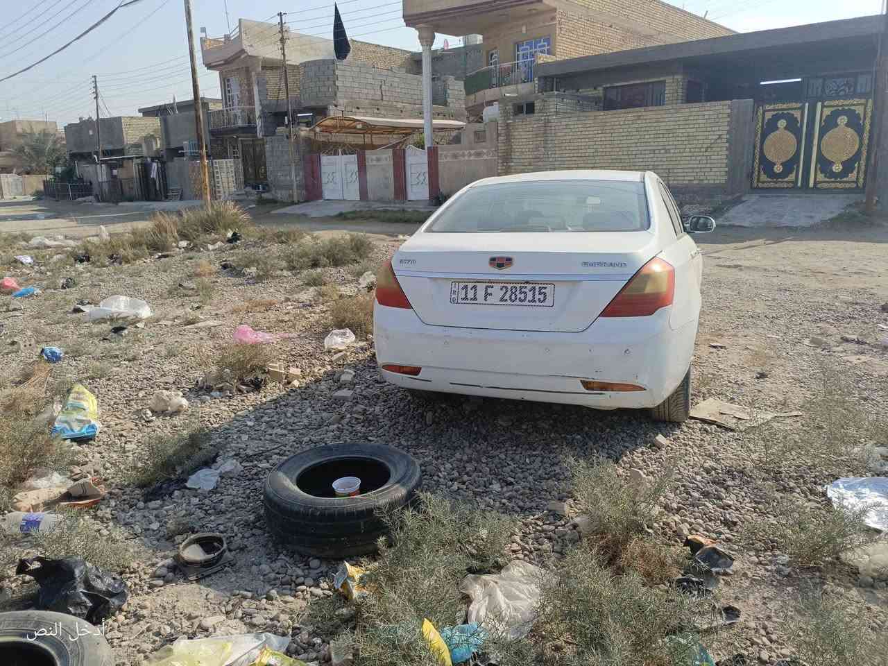 السلام عليكم جيلي امكراند c7
2012
بغداد ازكليزي  
محرك وكير كورله 
تخم تاير جديد
غرفته نضيفه
كهربائيات كامل 
تخم تاير جديد 

بيه ضربة بالبنيد فقط بدون دواخل لا شاصي ولا لغود 
مصبوغة حزام 
صدر الامامي جديد
تبريد شغال 
السيارة حلوة وكاعدة 
السعر 55وبيه مجال
 
***********
