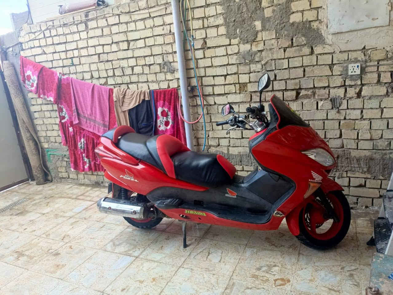 السلام عليكم دراجه فورصه صفر ثمانيه للبيع او مراوس العنوان منطقة العبيدي رقم الهاتف ***********
