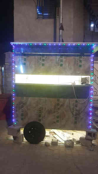 كشك متنقل طول مترين عرض متر ونص ارتفاع مترين مغلف جبسن بورك الخارج بديل الرخام للاسنفسار ***********العنوان البصره السعر مليون و750
