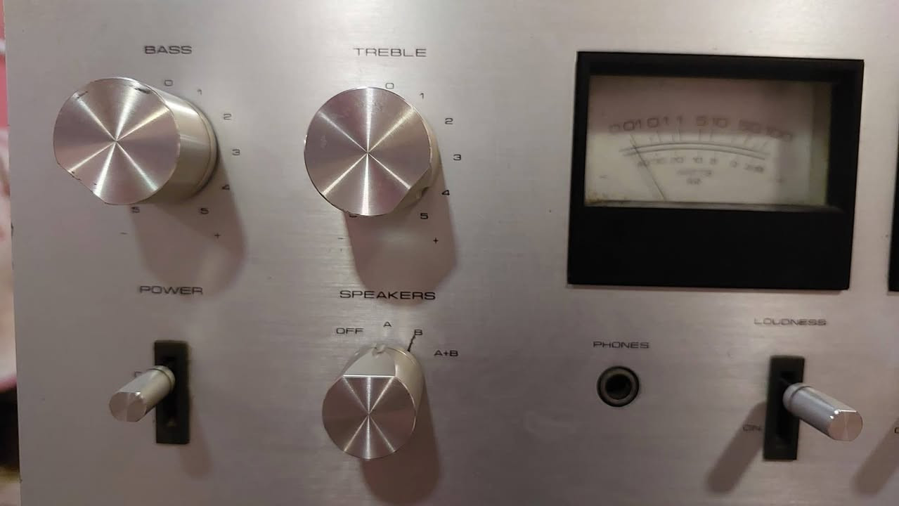 جهاز مكسر ٤خطوط
ماركة بيونر جديد ونظيف وشغال ع الفحص التفاصيل في الصور مكاني بغداد الجديدة للتواصل والاستفسار الاتصال على الرقم واتساب 
***********
