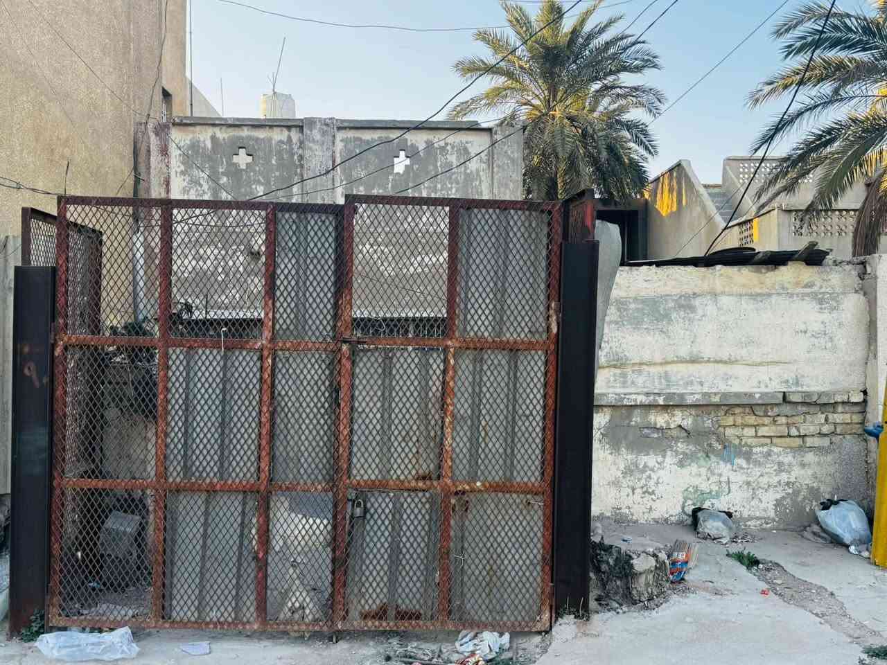السلام عليكم دار للبيع يعتبر قطعه ارض المساحه ١٩٣ الواجه ٥'٦ والنزال ٣٠ في بغداد الزعفرانيه منطقه الرشيد ال٦٠٠ يبعد عن الشارع العام ١٠٠ متر مقابل المنتزه سند مستقل باسمي للاستفسار الاتصال على هذه الرقم ***********او واتس اب
