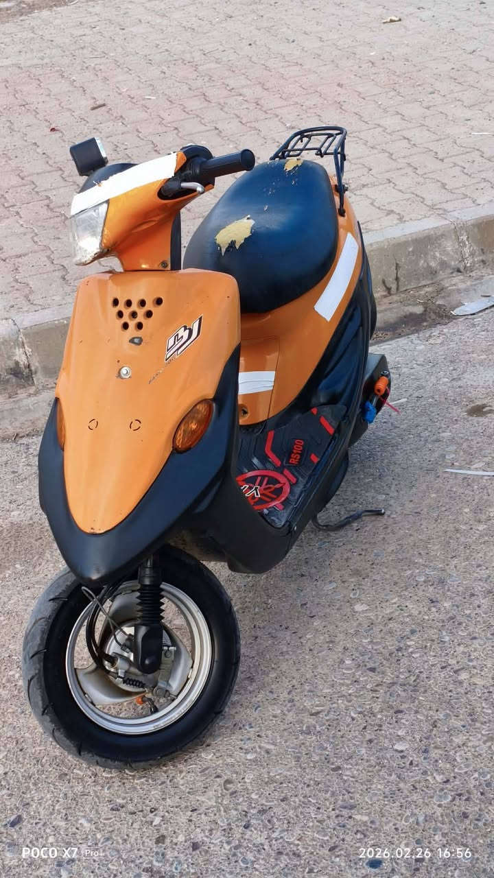 سلام عليكم دراجه بيجي تسعه زروف لون برتقالي دراجه خير من الله مكفوله من طول لطول سلف هندر كهربائيت كامل شغاله شلعه ومعدل دراجه للبيع سعر ٥٥٠ بيه مجال 0***********
