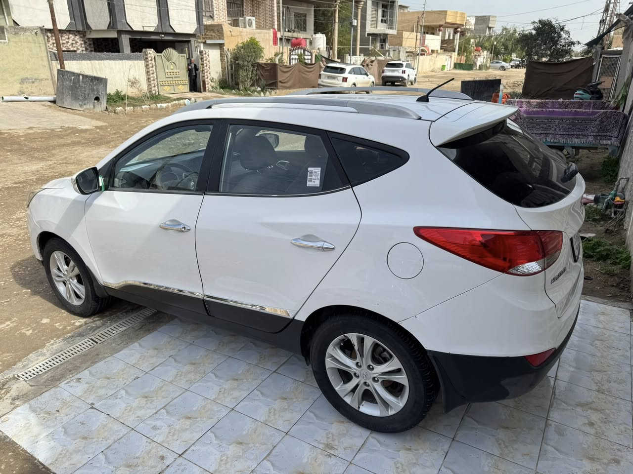 -السلام عليكم ورحمة الله وبركاته
-هونداي توسان 
2014 -
-خليجي 
-مكينه دوش 
-تبريد تدفئة كفاله 
-كير محرك حداديه تخم تاير كفاله 
-رقمه بغداد الانكليزي الجديد 
-سنويه مجدده ل 2029 
-بيه صبغ فقط هلالي الجاملغ الخلفي وباقي كفاله 
-السعر 128 وبيه مجال
-لاتصال ***********
