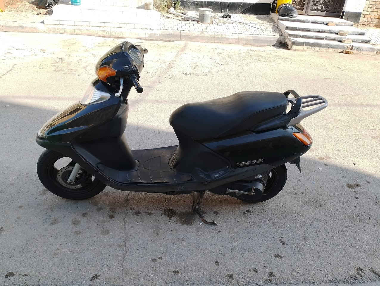 سبيسي ياباني كفرات اصليه أبو الختم كابريتر اصليه كهربائيات كله شغاله قفل ستيرن شغال كيج بانزين كيج سرعه شغالات بلاديه مكينه ناعمة فول نعومة  الدراجة كله بلاديه ومختم ما بيها أي نقص مكاني واسط/داموك
الاستفسار ***********
***********
