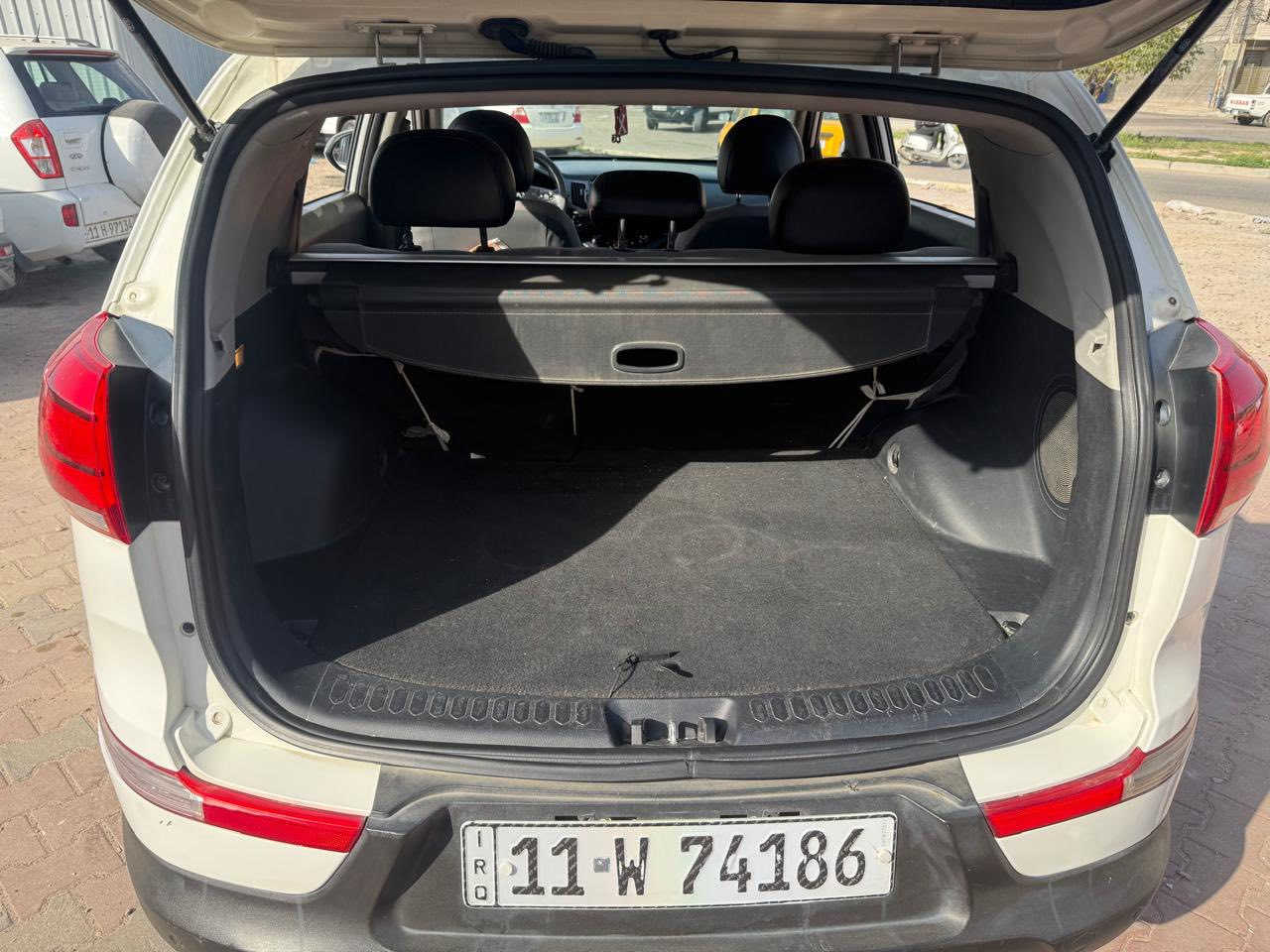 السلام عليكم 
سبورتج 2014 خليجي فول مواصفات
مكينة 2000
سقف بانوراما 
كشنات جلد كهرباء 
تحكمات ستيرن جهتين 
كشنات تدفئة _ تبريد 
بيها بارد فقط سيارة حلوة ونظيفة وبالعافية على ياخذها 
السعر 155 ورقة
مكان السيارة بغداد 
سونار ماعندي اتصل وبيك خير وتدلل 
وهذا رقمي  ‭0770 077 8111‬
