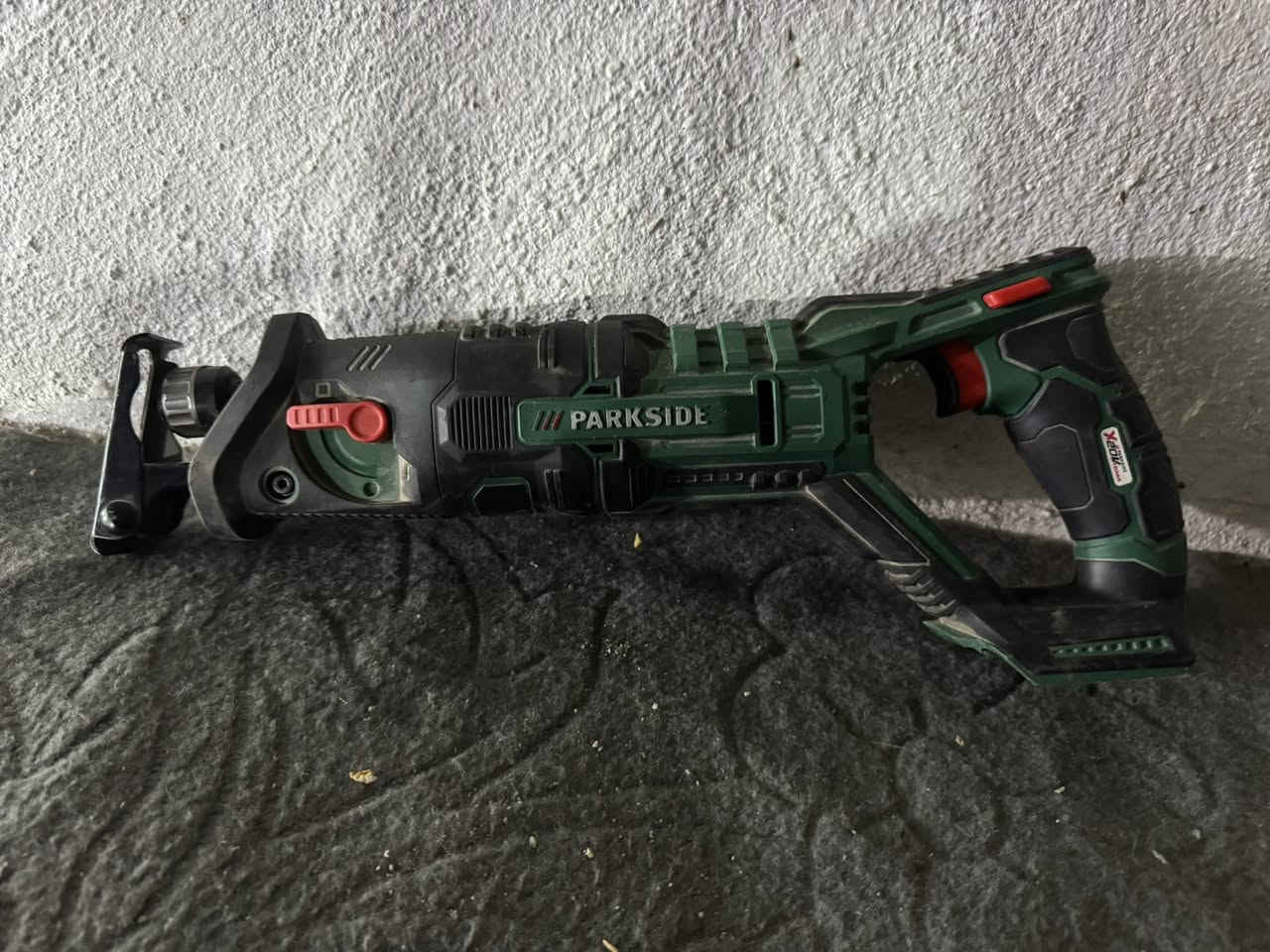 دريل لقمه شحن 1000 نيوتن جديد ماركة ميلوكي كامل مع بطاريات عدد ثنين 88 v  وشاحنه مع اللقم والبرين يجيك مثل الصورة السعر ((35 ))الف 

منشار ترددي بارك سايد مستخدم نظيف شغال شرط الفحص بدون ملحقات السعر(( 15 ))الف 

دريل همر 1050 بارك سايد مستخدم كهرباء شرط الشغل ابو السرعات مع القبظه مالته والبرايد والتحويله سعر ((30))  الف 

كوسره كهرباء باريك سايد جانت تشتغل حاليا فحم يعني عاطل ماعرف شنو بيها مع الملحقات السعر(( 10 )) الف 
*********** واتساب او خاص 
متوفر خدمة توصيل لجميع المحافظات
