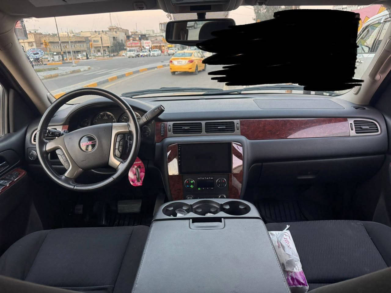 بسم الله الرحمن الرحيم
🚗 للبيع جي ام سي يوكن 2011
📍 الموقع: بغداد
الموديل: GMC Yukon 2011
الممشى: 98,000 كم فقط
المواصفات: خليجية
محرك ٥٣٠٠ 
٨ سلندر
الحالة: نظيف جداً
بدون حوادث
بدون صبغ
السيارة بحالة ممتازة، استخدام شخصي ومكفولة الفحص
💰 السعر: 233 $ و بيها مجال 
📞 رقم  الهاتف     ***********
