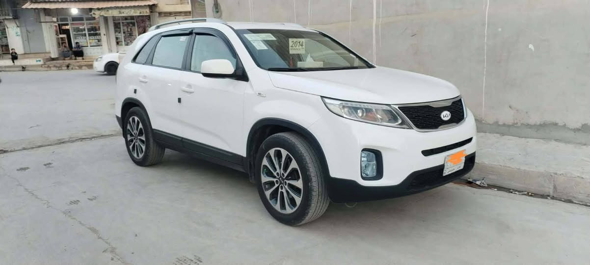 السلام عليكم سورنتو للبيع موديل 2014وارد خليجي موصفات 7راكب تبريد 3قطع شاشه داخليه كامره خلفيه ابواب بردات صبغ دعاميه خلفية بيها ملحضات السعر 145بيها مجال ***********
