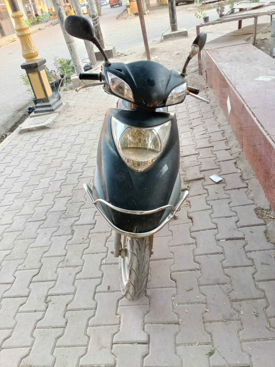 سلام عليكم دراجه للبيع نضيفه كابريتر اصلي جديد وتخم تاير جديد لايت زنون عالي وناصي اشاير شغاله عداد شغال دراجه نضيفه للاستفسار ***********
