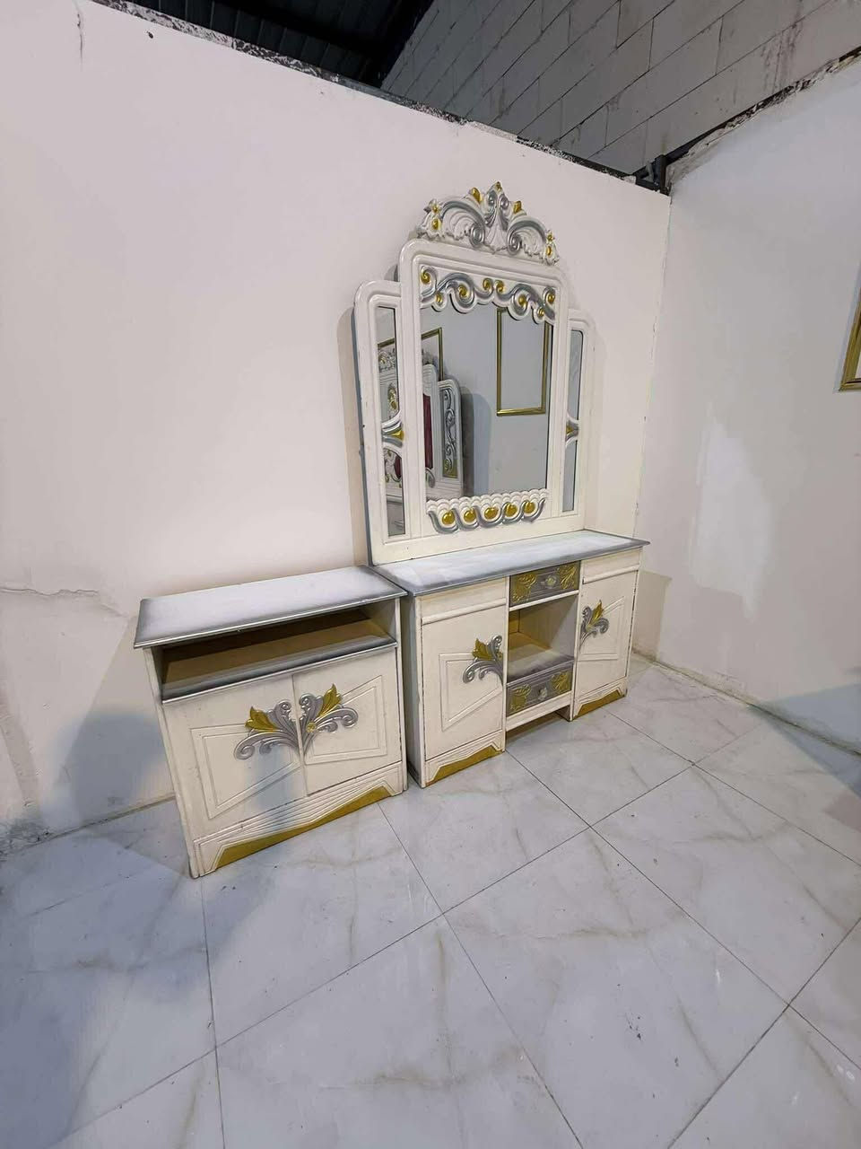 غرفه صبغ حراره ابيض
السعر ٨٥٠ بيهة مجال ***********يوجد وتساب🌸
شد نقل داخل بغداد مجاني محافظات بكروة
نضافه ٩٠
شغل وصط
تسع قطع
