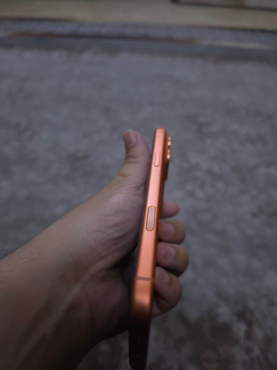إعلان بيع آيفون 17 برو ماكس
السلام عليكم.. للبيع هاتف آيفون 17 برو ماكس (iPhone 17 Pro Max) نظيف جداً وأخو الجديد.
تفاصيل ومواصفات الجهاز:
 الموديل: iPhone 17 Pro Max
 الذاكرة الداخلية: 256 جيجابايت
 نسبة البطارية: 99% (ممتازة جداً)
السعر:1800,وبي مجال بسيط جداً
 الضمان: يحتوي على ضمان استبدال معتمد من شركة القلعة 🛡️
 الحالة: الجهاز بحالة ممتازة وبدون أي مشاكل أو عيوب.
التواصل والعنوان:
 📍 العنوان: بغداد - حي البتول
 📞 رقم التواصل: ***********
