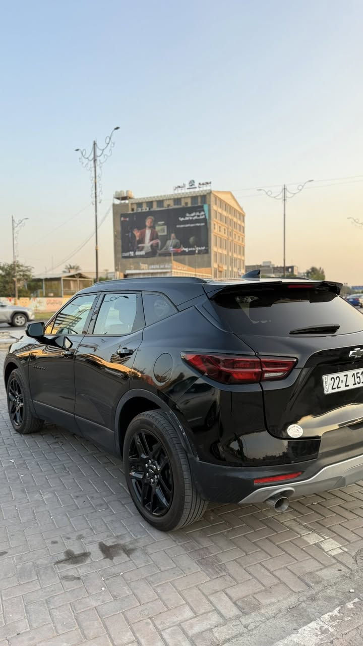 بلايزر 2024
لون اسود 
ماشية 7440 ml
جنطه  وقبق البانزين  
بدون شاصي ولا لغدد
بدون ارباك 
محرك 3600 سته سلندر

فول مواصفات للاخير ماعدا الفتحه rs
كاميره خلفيه 
توقف ذاتي ويه الكشن هزاز 
هندبريك بصمه 
كشنات جلد كهربائيه وتدفئه
قطعتين تبريد 
شاشه كبيره 
اربع بصمات 
الجنطه اوتو  
نقطه عمياء 
ضوء العالي والناصي تلقائي
السياره فور ويل وانضمه قياده 
شاحن لاسلكي 
بصمه 
ويل كروم بلاك 

مكان السياره كربلاء
***********
