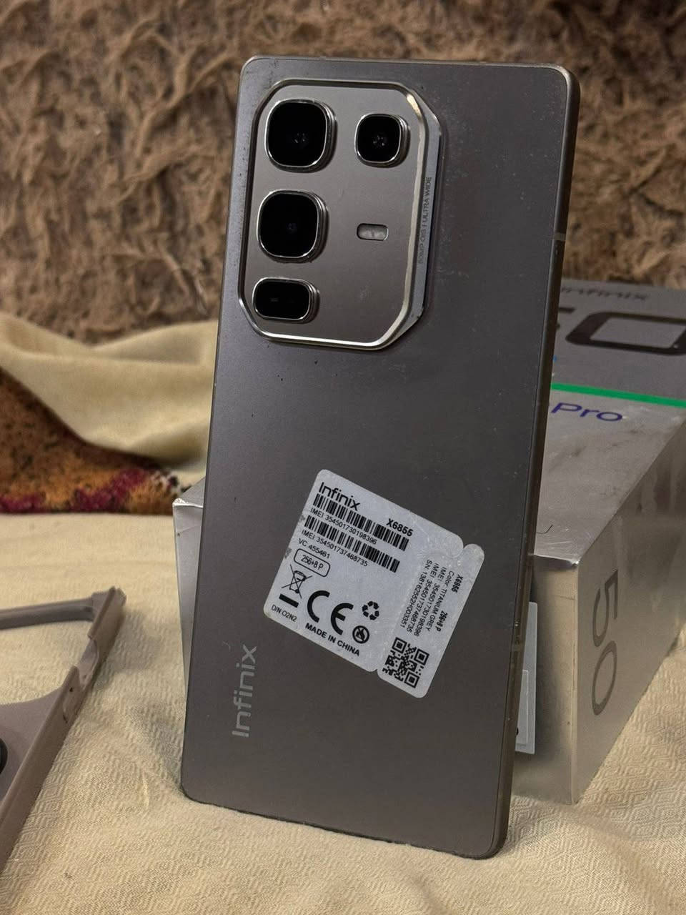 العنوان: Infinix Note 50 Pro للبيع - بحالة ممتازة〽️〽️
المواصفات:📝📝
​الموديل: Infinix Note 50 Pro.
​الحالة: نظيف جداً (شبه جديد)، خالي من الخدوش والعيوب.
​الأداء: معالج قوي للألعاب والتطبيقات الثقيلة.
​الشاشة: شاشة كبيرة بدقة عالية وألوان ممتازة.
​البطارية: تدوم طويلاً مع دعم الشحن السريع.
​الملحقات: متوفر مع الكرتونة وكافة الملحقات الأصلية.
​ملاحظات إضافية:
​الجهاز لم يفتح ولم يسبق له الصيانة.
​لا توجد أي مشاكل تقنية أو برمجية.
​السعر: [250بي مجال او مرواس مع أيفون ]
للتواصل: [***********واتساب فقط☎️☎️]
