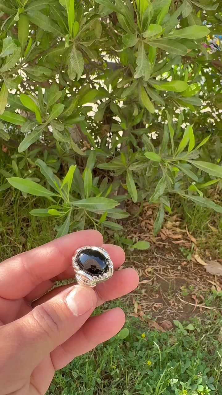 السلام عليكم
خاتم تحفه شفه يماني متوج بصياغه المبدع حمادة Vip صياغه ثقيله عيار الفضه 999 
ملاحضه (بيع فقط) للاستفسار اتصال او واتساب***********
