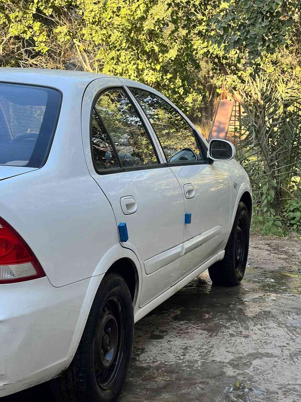 نيسان صني بدي كوري 2013 مكفولة كفالة عامة ماشية 111km بغداد حي الاعلام 
***********
