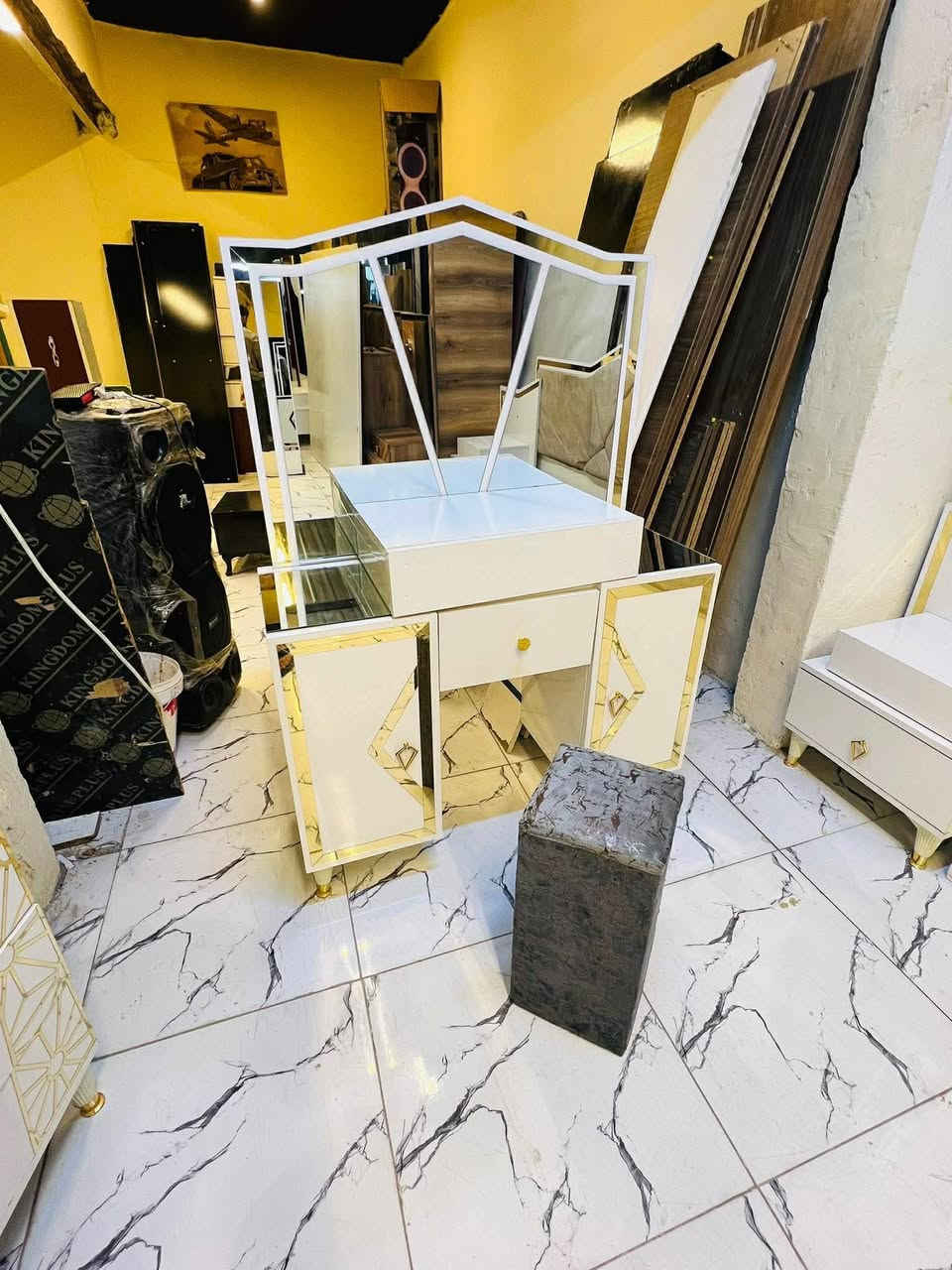 غرفة نوم مستعملة🇹🇷
موديله ثقيل 💥
 نضافة90 ٪💯
عدد القطع / 9 
نضام / ابواب💢
سعرها /700 💸
شد ونقل داخل بغداد مجاني🚛
يوجود توصيل محافضات


**إذا كنت صاحب هذا الإعلان وتريد حذفه لأي سبب، رجاءا أرسل رسالة إلى الدعم الفني**