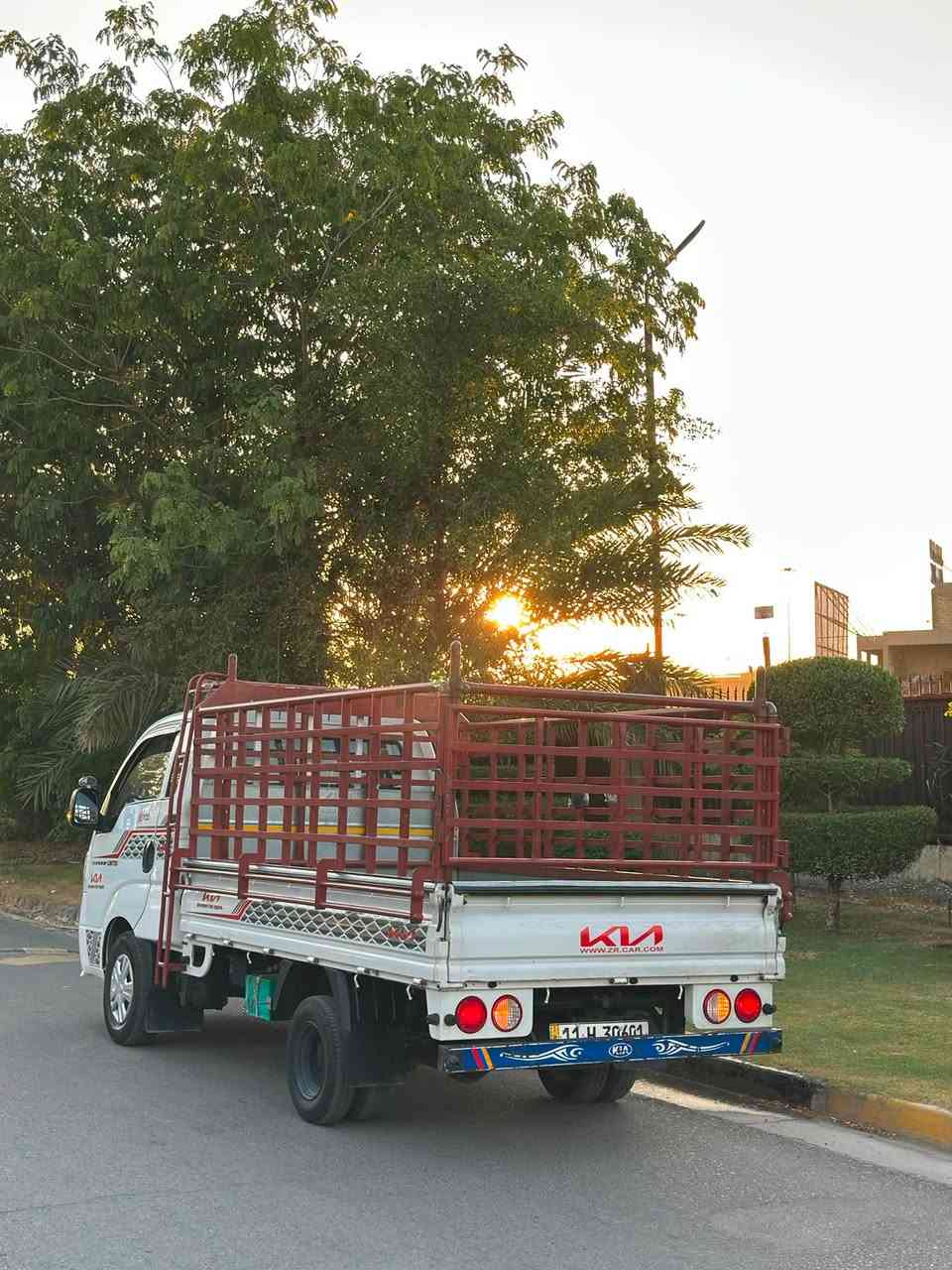 كيا بنكو 2022
محرك مجفت جديد 

مكفوله من الصبغ والتبديل 

بيه شخط بسيط 

ماشيه 108 

تخم تاير جديد 

تبريد ثلج 

رقم بغداد تحويل مباشر 

السعر 138 

مكان السياره بغداد حي الجامعه 

الرقم ***********
