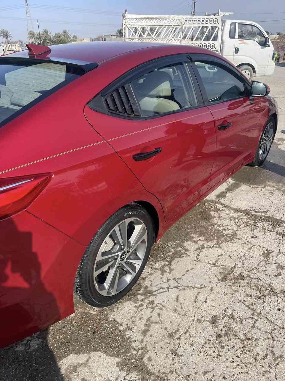 سلام عليكم 
الانترا ٢٠١٧ وارد امريكي 
رقم سليمانيه هزه ورقم وسنويه جدد قبل شهر رقمتها 
بيها منضومه غاز 
حداديه وباتري وتواير جدد السياره نضيفه وحلوه متصرف عليها الف 
بيها بس البنيد صبغ  
مكانها بغداد  المحموديه ناحيه الرشيد 
اعتذر من المراوس بيع فقط 
السعر ١٣٠
***********
