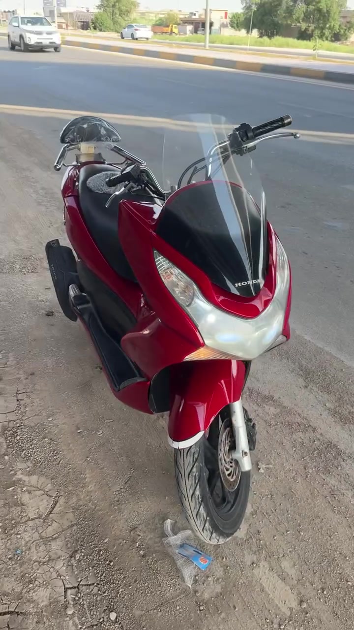 السلام عليكم

Pcx جيل الاول 
محرك 150 cc 
شوته طويله 
ماشيه 34الف حقيقي 

جامه طويله بلاديه
تجوه 
دبلات نيكل
تايرات جدد فيتنامي ستوني شادهن 
مابيها نقص برغي 
دراجه حلوه وبلاديه سعرها 1300 وبيها مجال 
عنواني واسط الكوت


**إذا كنت صاحب هذا الإعلان وتريد حذفه لأي سبب، رجاءا أرسل رسالة إلى الدعم الفني**