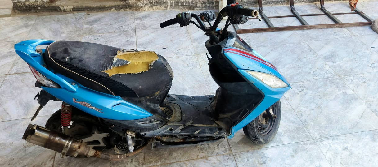 دراجه كامكو للبيع شغاله كهربائيّات كله شغاله.        السعر. (250) وبيه مجال رقم ***********
