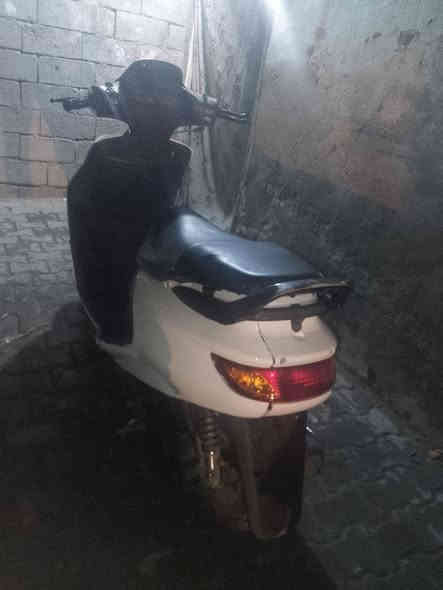 فحل 
السلام عليكم
دراجه فراشة فحل للبيع 
محرك رمبه ما ممدودة عليها سبانه ابد 
كهربائيات كلها شغاله 
اشاير بكلايت لايت عداد عداد بانزين كلها شغاله 
دبل امامي دبل خلفي كلها شغاله 
تاير خلفي جديد 
كفرات جدد(البارحه شديتهن)
سوادات جدد (البارحه شديتهن)
دراجه محركها ما مفتوح ابد 
نكره سلف 
رقم شاصي بيها (مكاتبه)
لون ابيض السعر خاص تواصل خاص او 
واتساب (***********)
