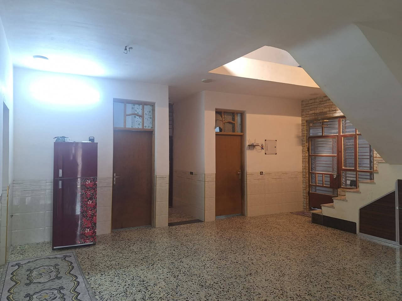 بيت للبيع الرئاسة كاع ابو علي الدراجي واجهة ١١ نزال ٢٤ شارع رئيسي (٢٢ م )بناء طابق ونص اربع غرف نوم حمام سويت مدخل استقبال وهول ومطبخ وكراج واسع كل خدماتة جاهزة  السعر مناسب رقم الهاتف ***********
