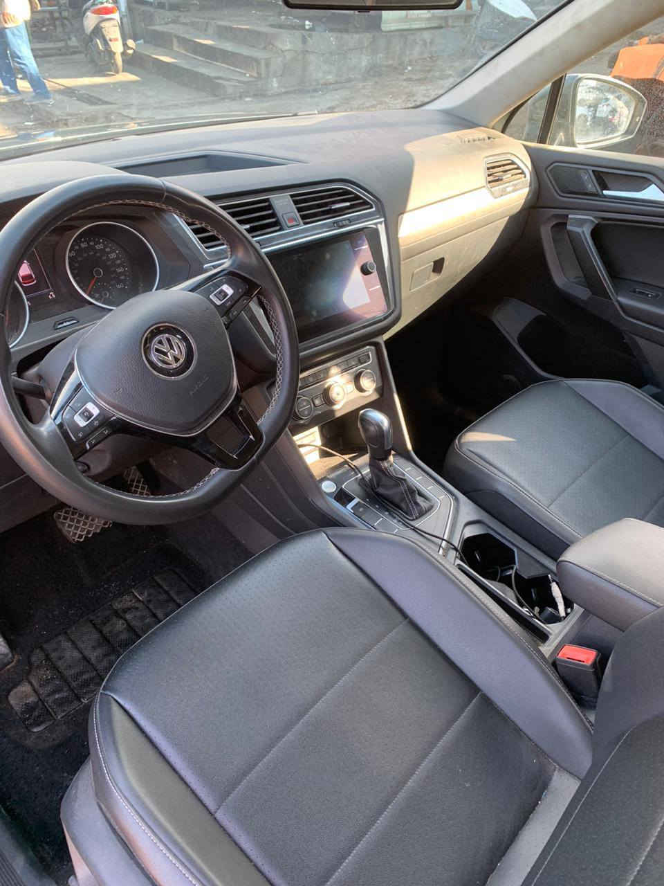 السلام عليكم
تيگوان موديل ٢١ 

فتحة سقف 

بصمة 

سبعة راكب 

وباقي المواصفات 

رقم اربيل 

السعر ١٥٧ وبيها شويا مجال

***********
