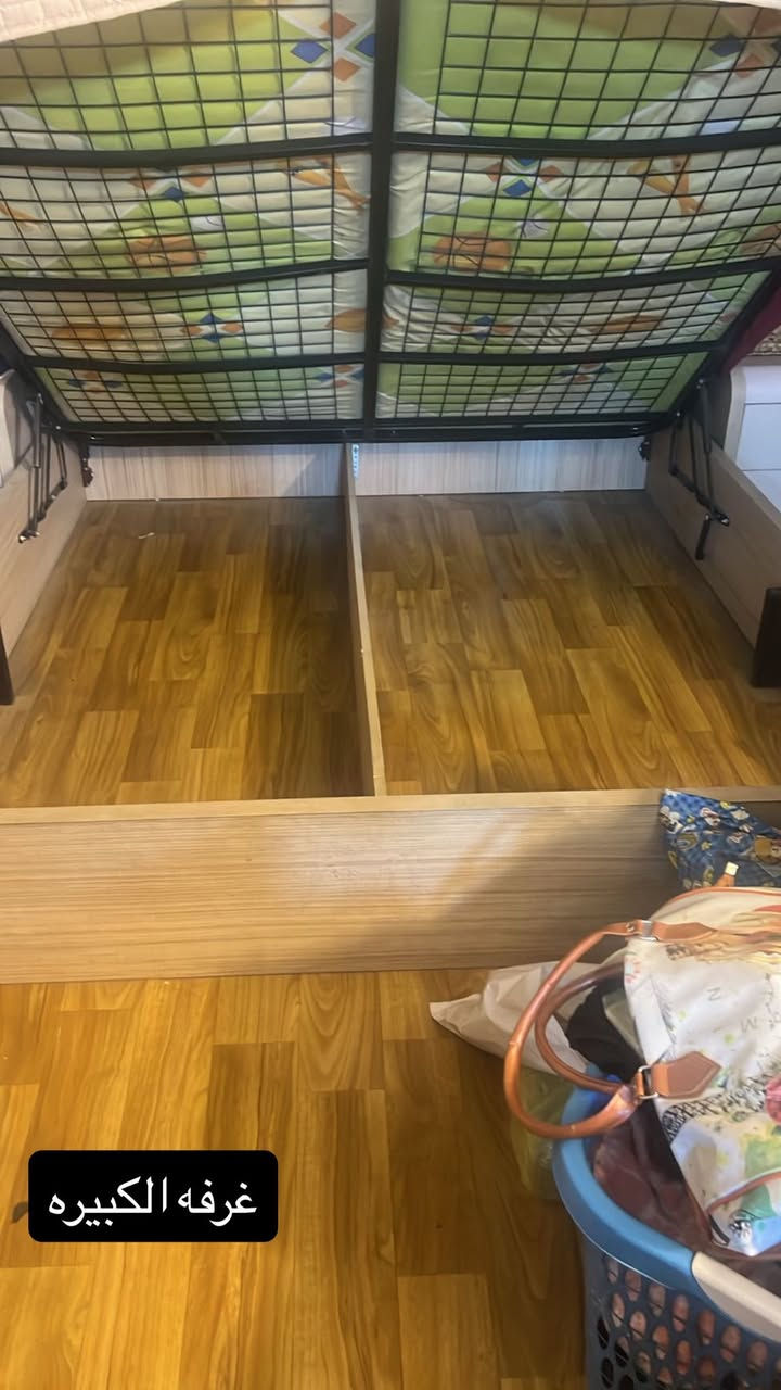 سلام عليكم عدي غرفتين تركيات للبيع نسبه النظافه 75% 
الغرفه الكبيره
عباره عن كنتور وميز تواليت وتعالكه كامله وياها مرايه وميز تواليت وكزامه وياها كنتور اضافي بابتين وياها ميز تلفزيون وسرير ابو نفرين وجواها مخزن

الغرفه الصغيره
سريرين منفصلات وكنتور وميز تواليت ومرايه طويله وكزامه 
سعر الغرفتين 700 الف وبيها مجال للشراي وتجي تشوفها وتشوف نسبه نضافتها والاضرار البسيطه الي بيها وبيها مجال للشراي


**إذا كنت صاحب هذا الإعلان وتريد حذفه لأي سبب، رجاءا أرسل رسالة إلى الدعم الفني**