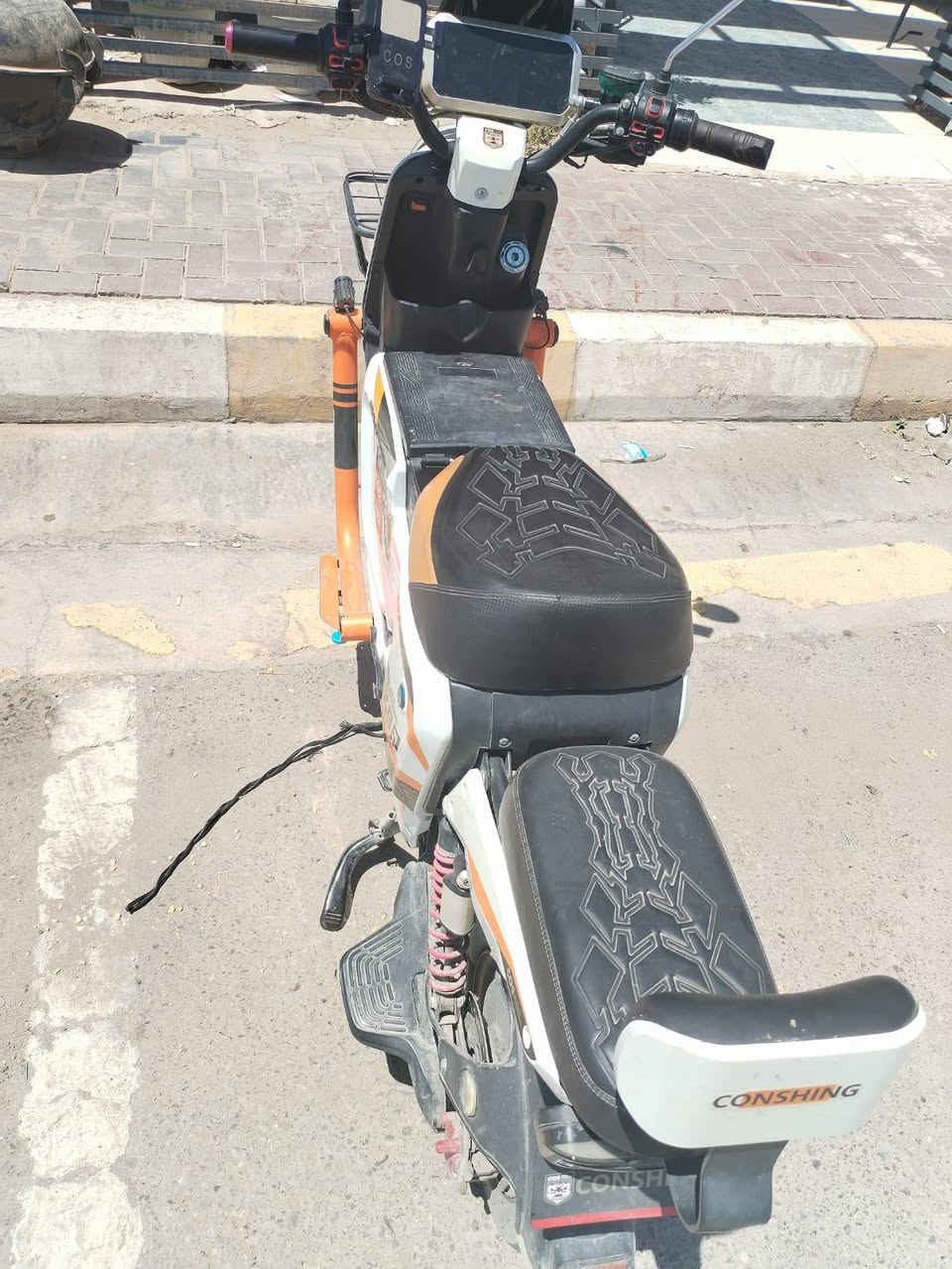 دراجة كهربائية للشحن من طراز X900.تتميز هذه الدراجة بمواصفات ملائمة للتنقل داخل المدن:البطارية: تأتي عادة مجهزة بخمس بطاريات كبيرة لشحنها واستخدامها.الإضاءة: مزودة بإضاءة LED عالية ومنخفضة، بالإضافة إلى إضاءة زينون.نظام الأمان والتحكم: تحتوي على نظام أمان مضاد للسرقة ونظام تثبيت السرعه  500 بي مجال مستخدم شهر بس
***********
